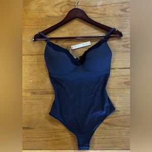 SKIMS |Fits Everybody Lace Thong Puhsup Bodysuit |S